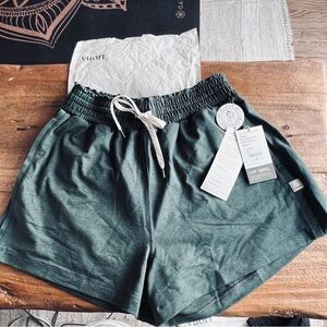 VUORI  HALO BOXY SHORTS